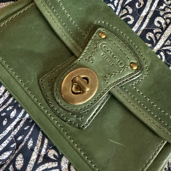 Vintage coach army green color wristlet. - Picture 7 of 13